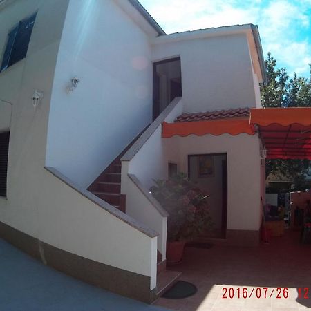 Apartman Luburić Pinezici  Bagian luar foto