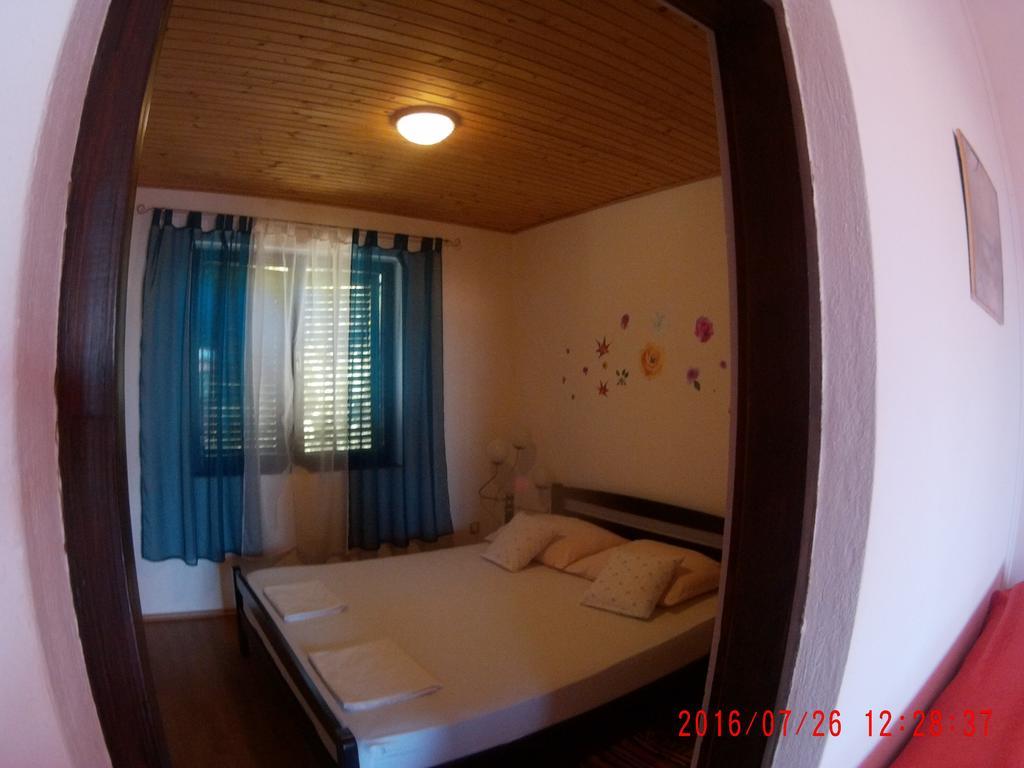 Apartman Luburić Pinezici  Bagian luar foto