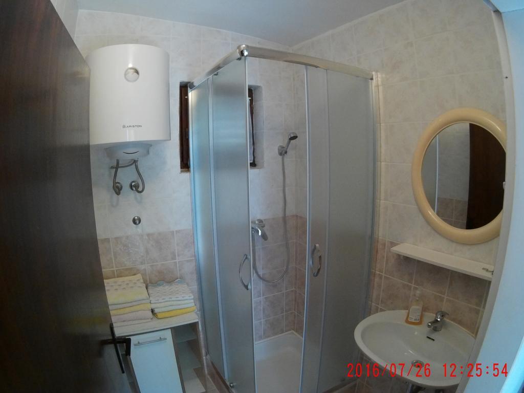 Apartman Luburić Pinezici  Bagian luar foto